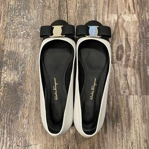 Salvatore Ferragamo Varina White and black leather flats 6.5B